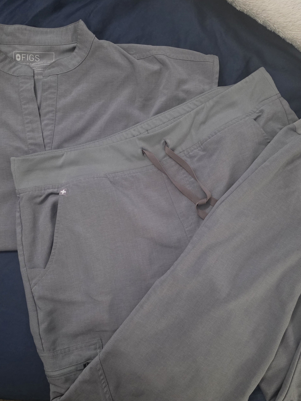 FIGS Women’s Gray Drawstring Jogger Scrub Pants And rafael Top